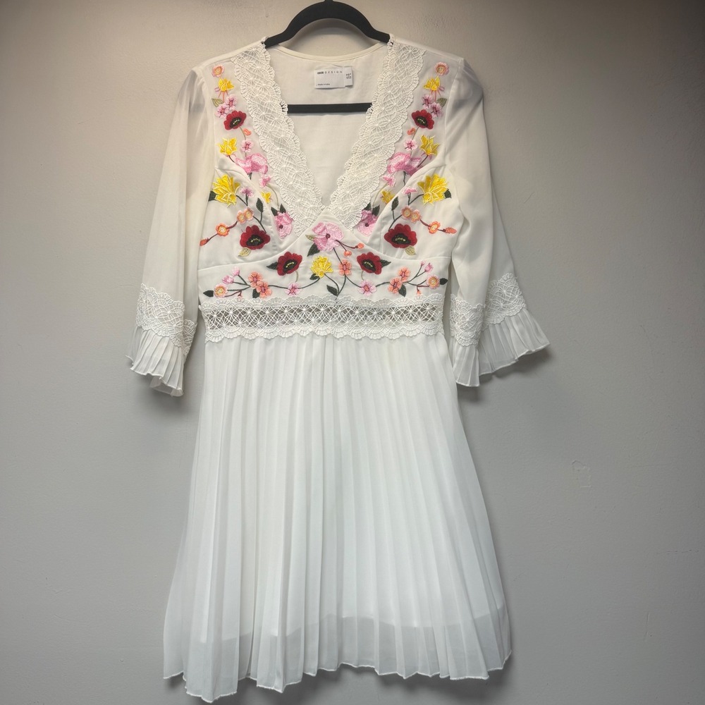 ASOS DESIGN Floral Embroidered Mini Dress‎ Womens 6 White Excellent Pleated Lace